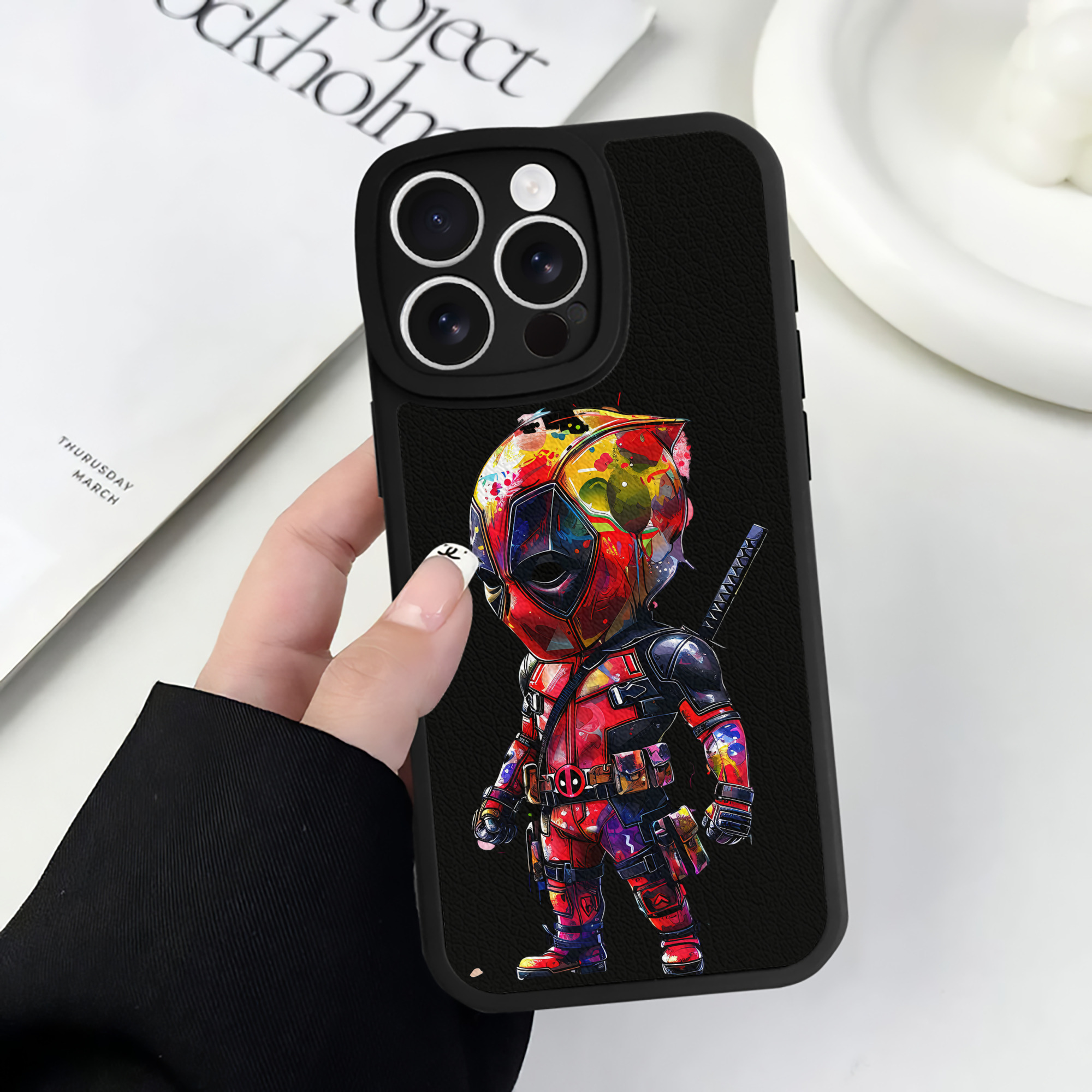 （画像用） Deadpool デッドプール 【iPhone 16シリーズ対応】シリコンスマホケース（レザー調） 材質：シリコン